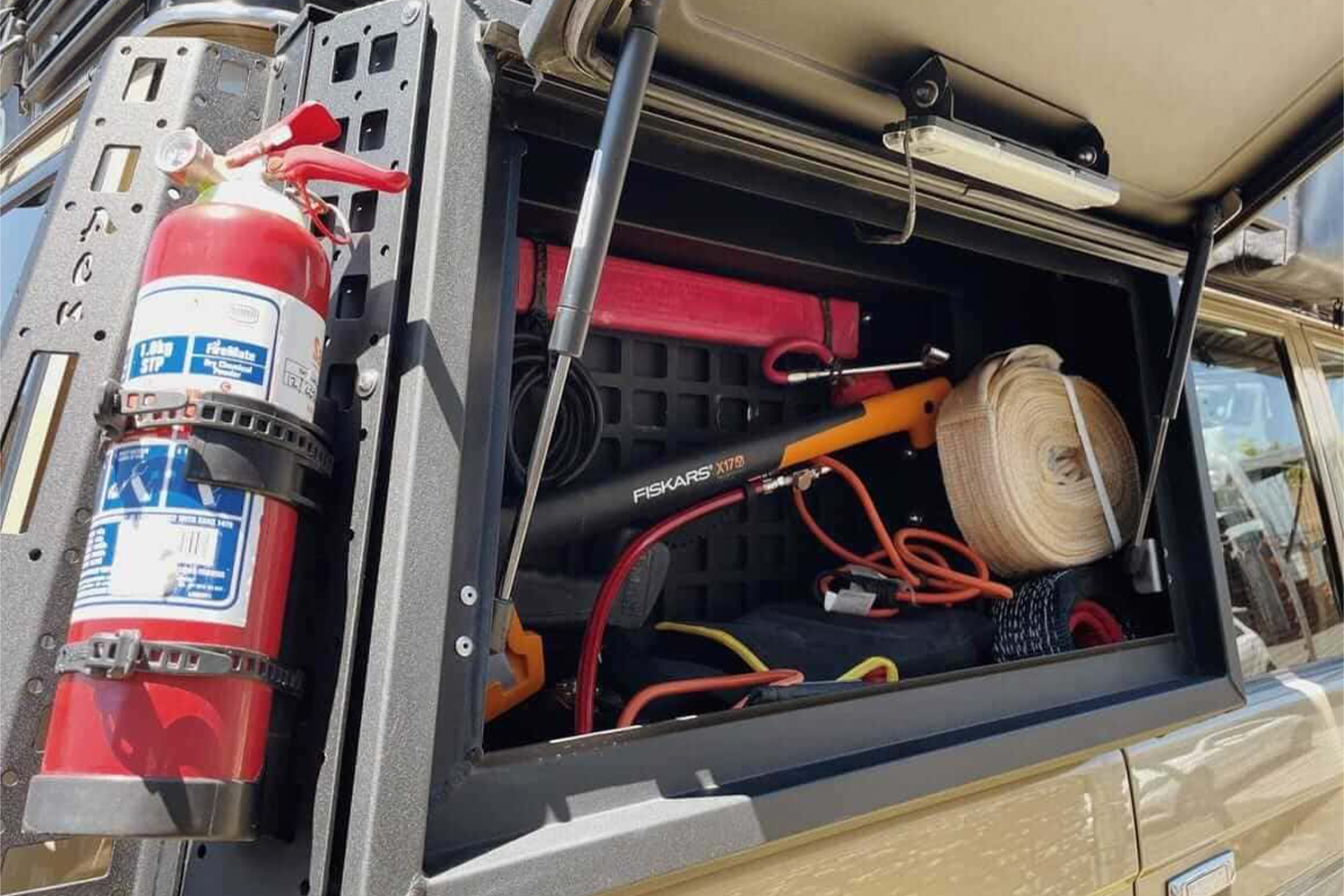 76 series rear window box