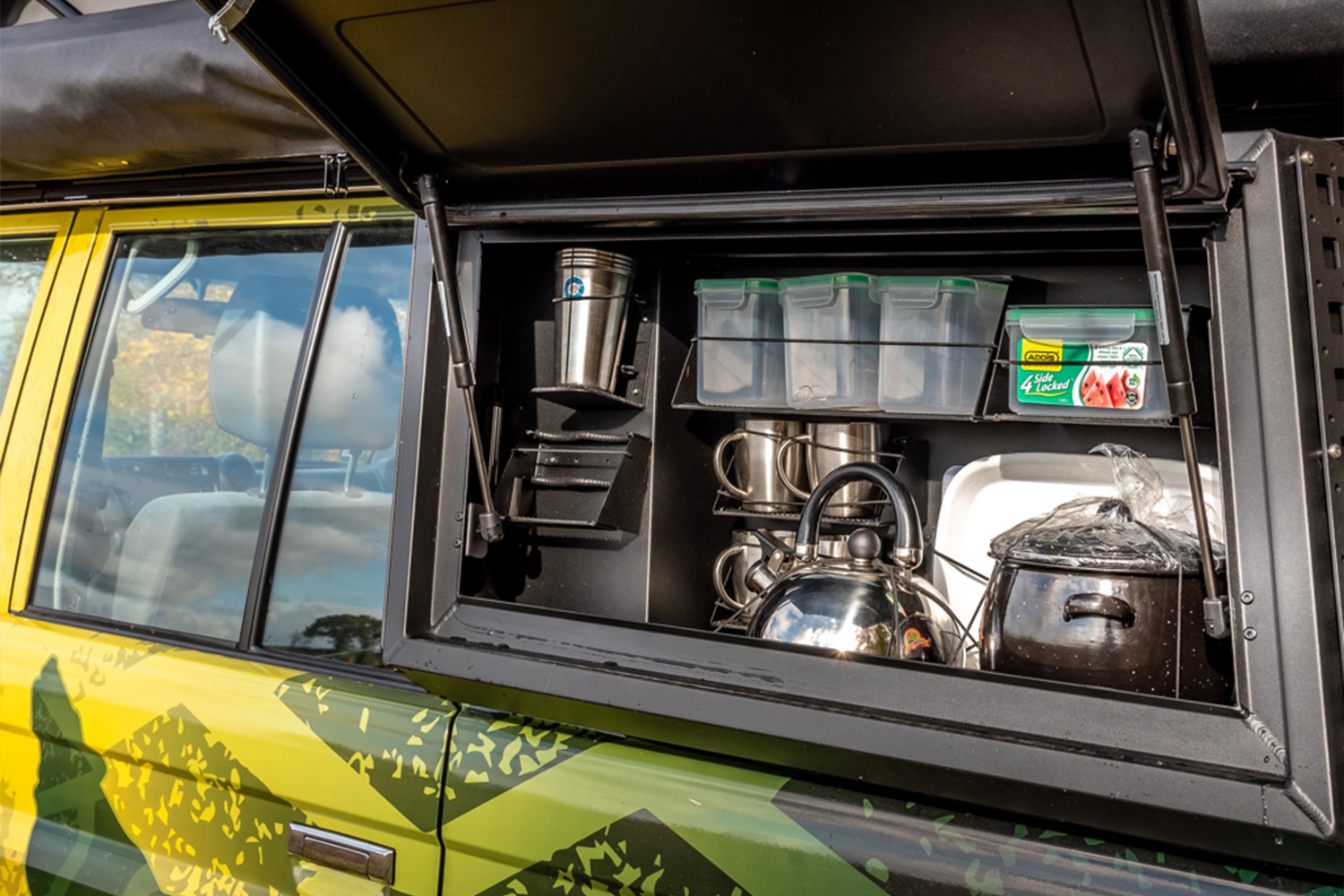 76 series rear window box
