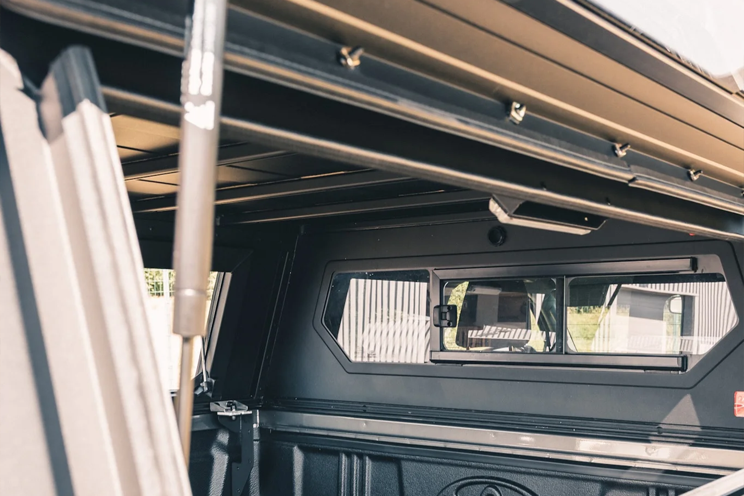 Hilux Canopy Alu Cab Contour