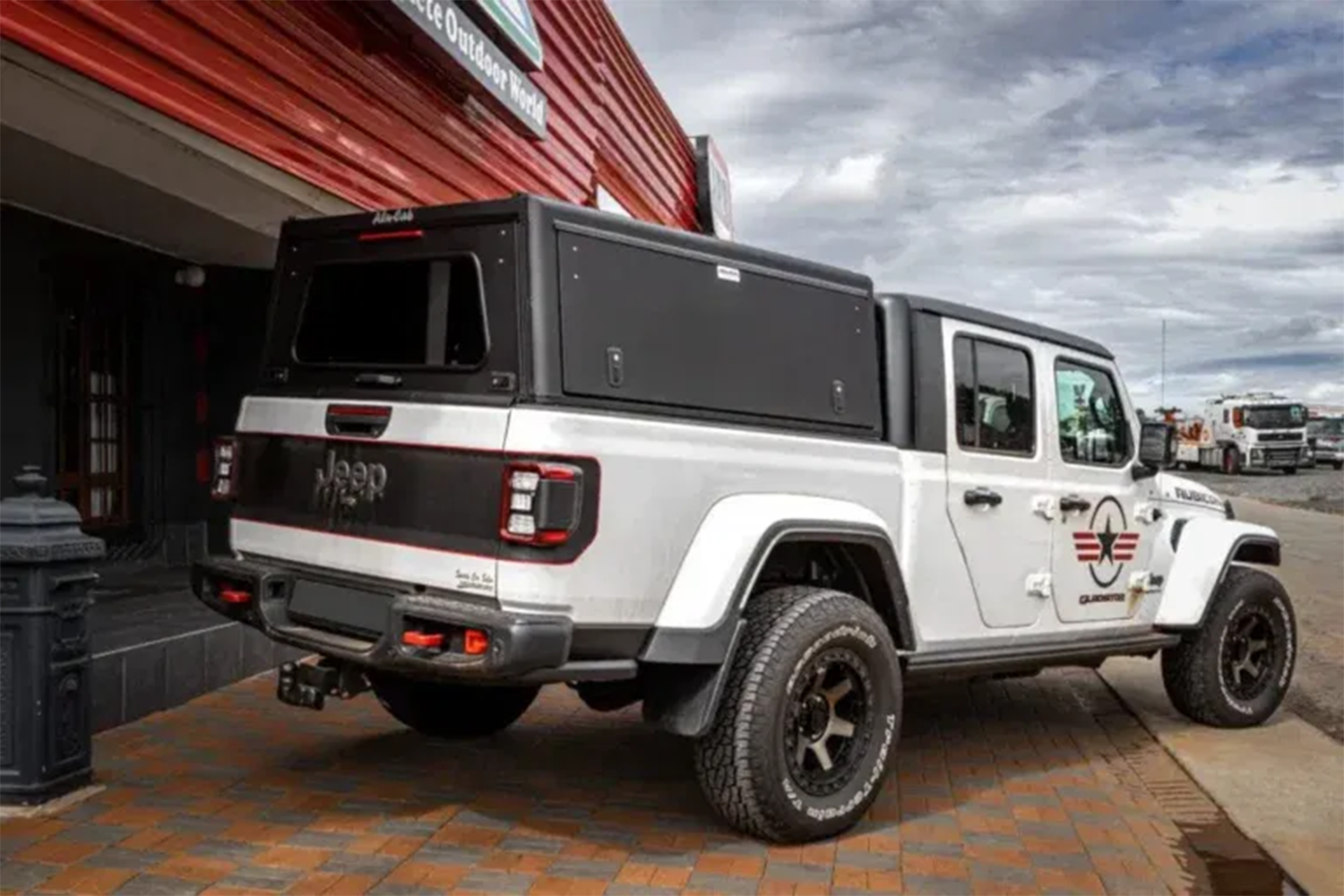 Alu-Cab Explorer Canopy for Jeep Gladiator fitted to Jeep Gladiator — Rival 4x4 Australia